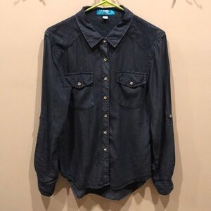 Buttons 100% lyocell long sleeve button down Small